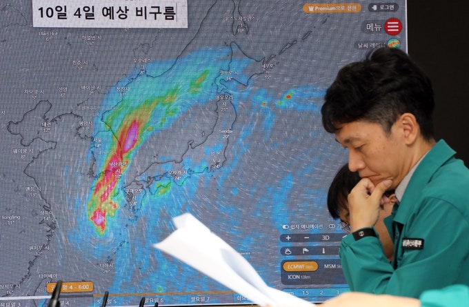 징검다리 연휴 어쩌나…<b>태풍</b> ‘<b>끄라톤</b>’ 몰려온다