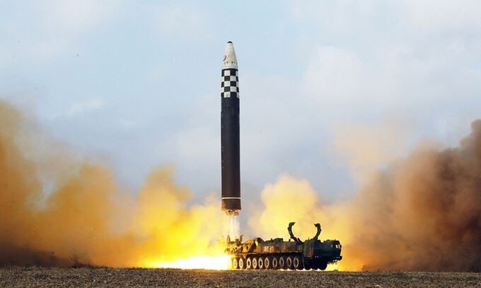 北, <b>동해상으로</b> ICBM 추정 탄도미사일 고각 <b>발사</b>