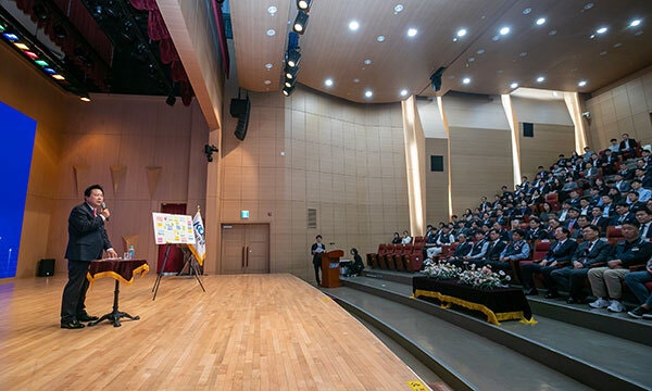 <b>한국남동발전 사장 취임</b> 강기윤 “소통하고 찾아가는 CEO로 직접 현장 목...