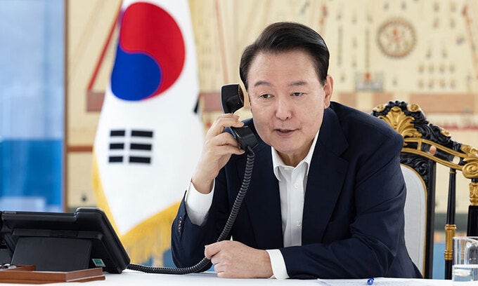 尹, <b>트럼프 당선</b>인과 통화… “이른 시일 내 회동” 합의