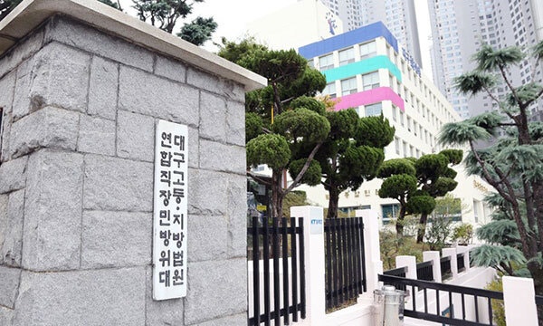 흉기로 딸 남친 찌른 30대 <b>엄마</b> ‘<b>집행유예</b>’