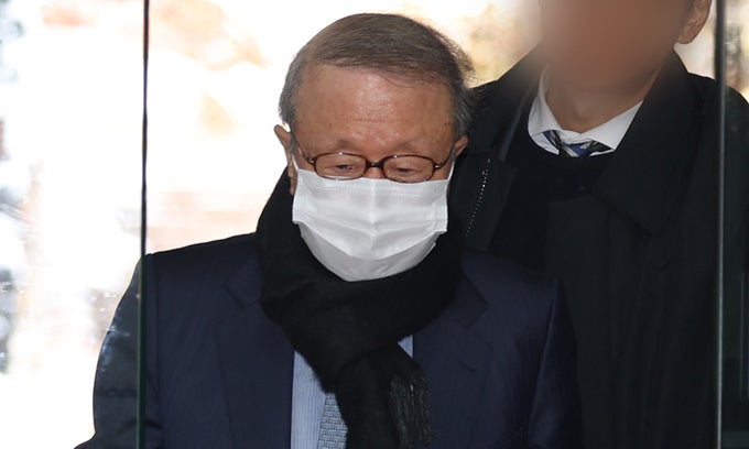 ‘100억원대 횡령·<b>배임</b>’ <b>홍원식</b> 전 <b>남양유업</b> 회장 구속