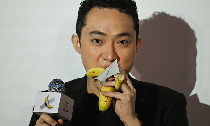 “훨씬 맛있네요”... 낙찰받은 ‘<b>86억 바나나</b>’ 한 입에 ‘꿀꺽’