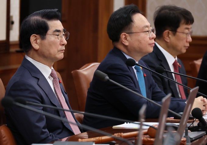 <b>계엄령</b> 총대 멘 김용현 국방… 충성파 ‘충암고 라인’ 주목 [비상계엄...