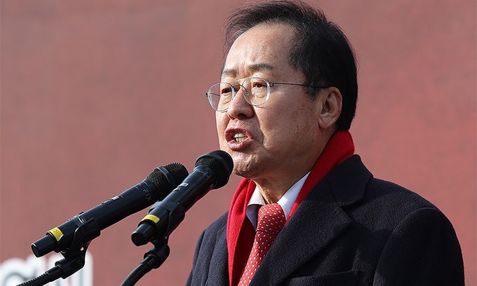 <b>홍준표</b> “<b>한동훈</b>·<b>유승민</b> 둘 다 자기 주군 <b>탄핵</b> 초래한 배신자들”