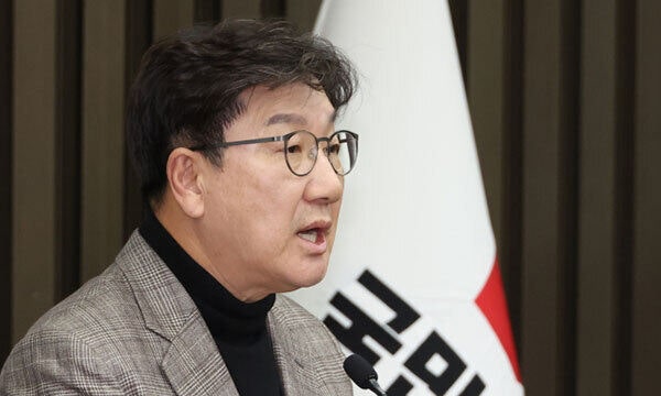 <b>권성동</b> “헌재, 내란죄 뺀 탄핵소추문 각하해야… 찐빵 없는 찐빵”