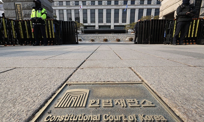 <b>헌재</b> “여론전에 흔들리지 않고 공정 <b>심판</b>”