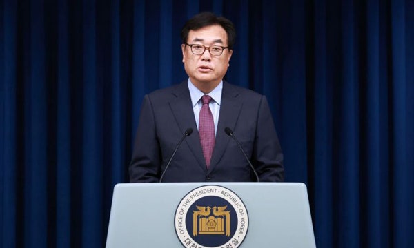 경찰, <b>정진석</b> 대통령 <b>비서실장</b> 소환 <b>조사</b>… <b>계엄</b> 전후 행적 집중 추궁