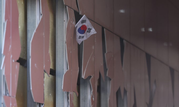 <b>서부지법 판사실 침입</b>… <b>전광훈</b> 교회 <b>특임전도사</b> 구속