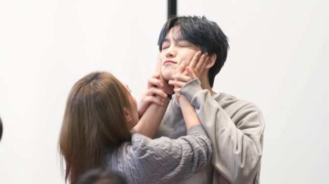 '누나만 8명' <b>김재중</b>, <b>가족사 고백</b> “3살 때 입양…폐 끼친다고 생각해...