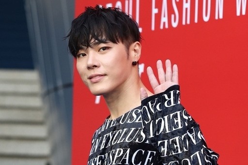 가수 <b>휘성</b>, <b>사망</b>…자택서 심정지 상태로 발견