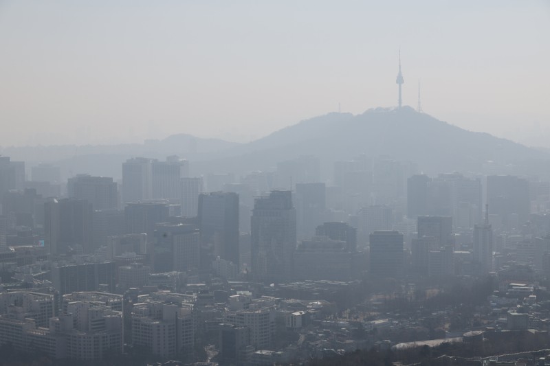 불청객 미세먼지 ‘극성’…수도권 <b>미세먼지 비상저감조치</b> 발령