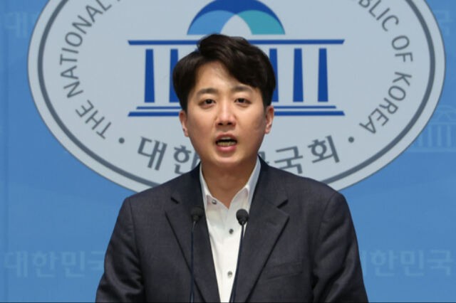 <b>이준석</b>, <b>공수처 폐지법</b> 발의 “尹 석방은 공수처 무능이 만들어낸 참사...