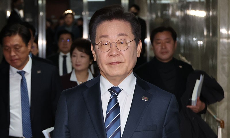 <b>이재명</b> “<b>尹</b> 선고 늦추는 헌재, 어느 국민이 납득할지 의문”