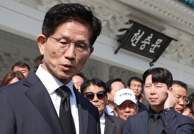 <b>안철수</b> “<b>김문수</b>, <b>계엄</b>·탄핵 <b>사과</b>하라…尹, 탈당 결단하라”