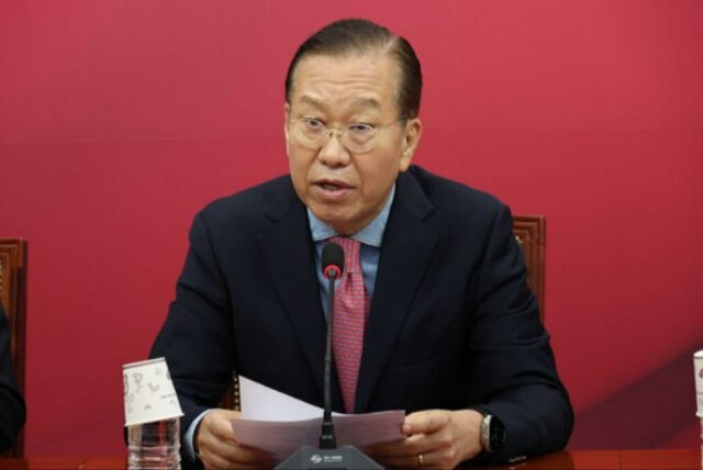 <b>권영세</b> “<b>홍준표</b>, 타고난 <b>인성</b>은 어쩔 수 없나…이제와서 이러면 안 돼...