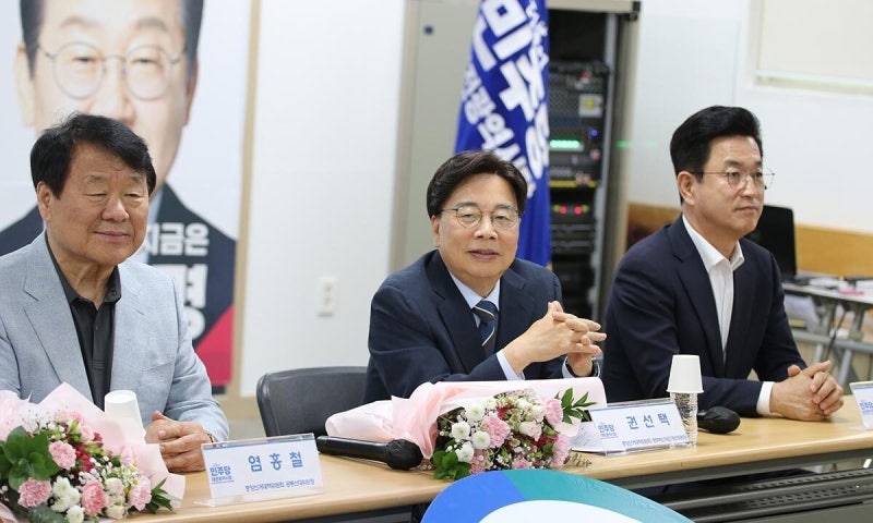 “충청권 <b>압승</b> 이끈다” 염홍철·권선택 전 대전시장, 이재명 캠프 합류