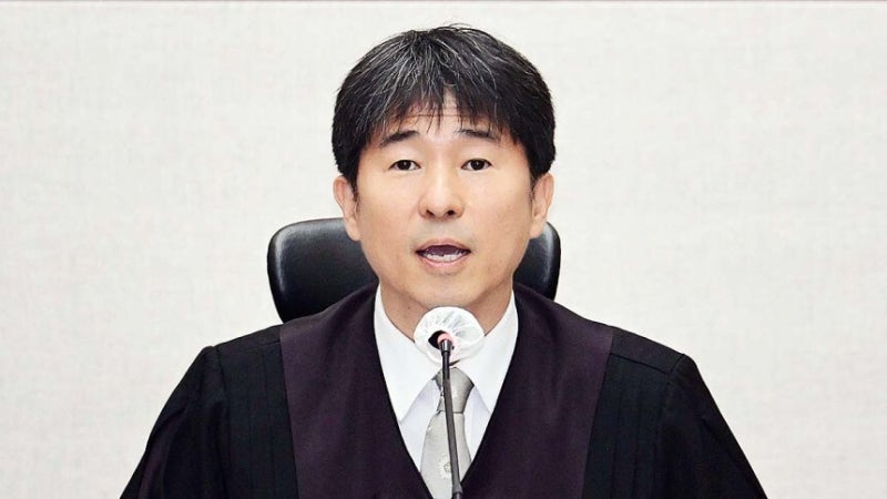 ‘룸살롱 <b>접대 의혹</b>’ <b>부인</b>한 <b>지귀연</b>…민주 “(증거) 사진 공개할 것”