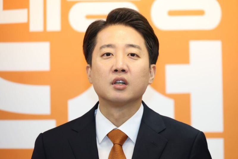 [속보] <b>이준석</b> “<b>단일화</b> 만남? 사실 아냐”… 김문수 측 주장 즉각 <b>반박</b>