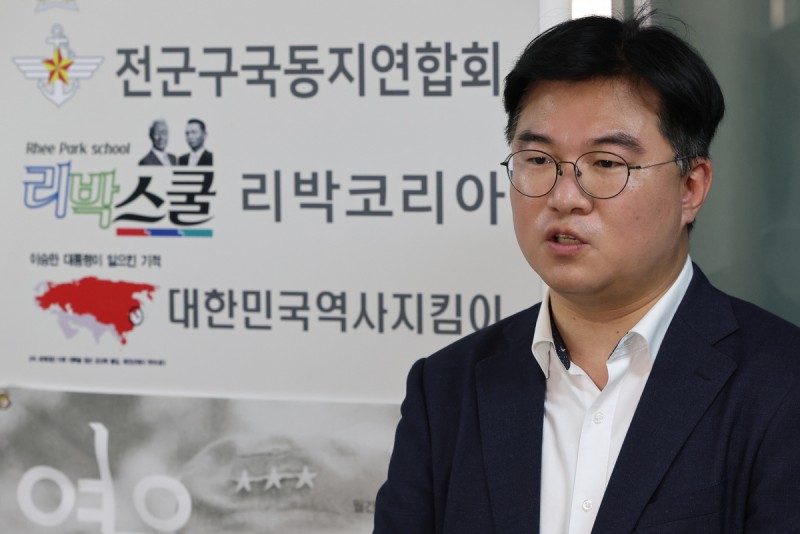 ‘<b>리박스쿨</b>’ 댓글팀 <b>의혹</b>에 교육부 “전수 점검할 것”