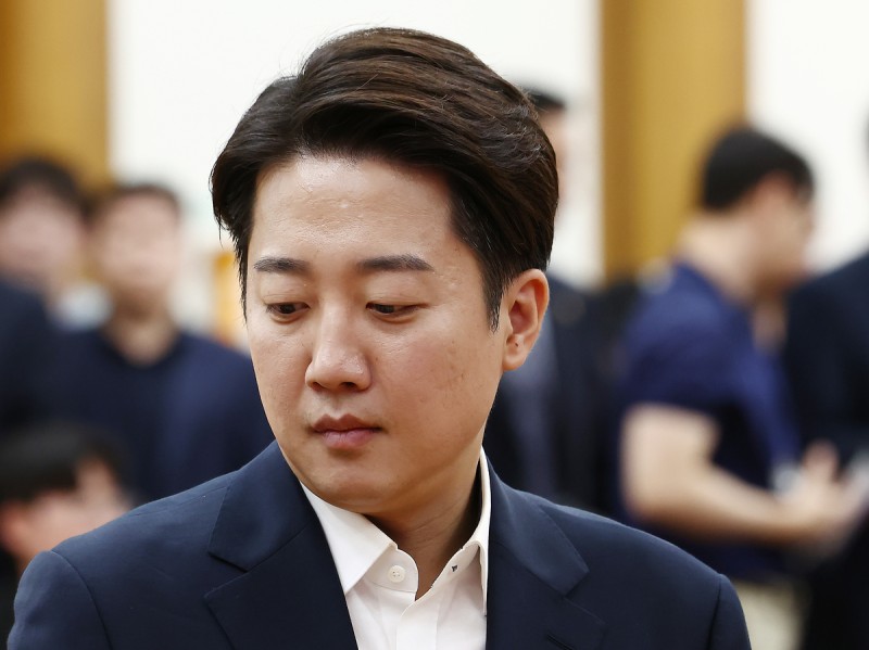 <b>이준석</b>, ‘30억’ <b>선거</b>비 한푼도 못받는다…‘10% 벽’ 못넘어