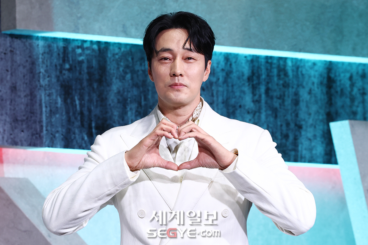 [포토] <b>소지섭</b> '심쿵'