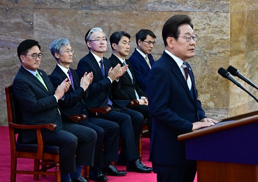 ‘李대통령 변호인’ <b>헌법재판관</b> 후보 <b>논란</b>…대통령실 “이해충돌 이해...