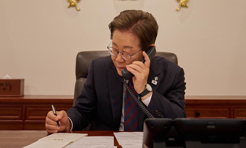 <b>이재명</b> 대통령·<b>시진핑</b> 첫 <b>통화</b>… “한반도 평화에 노력”