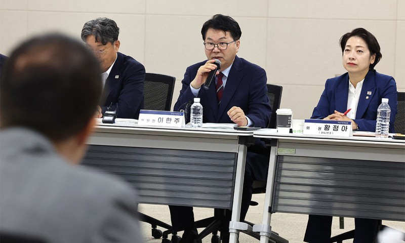 <b>국정기획위</b> 부처 <b>업무보고</b> 1일 차…TF구성 등 본격 출발