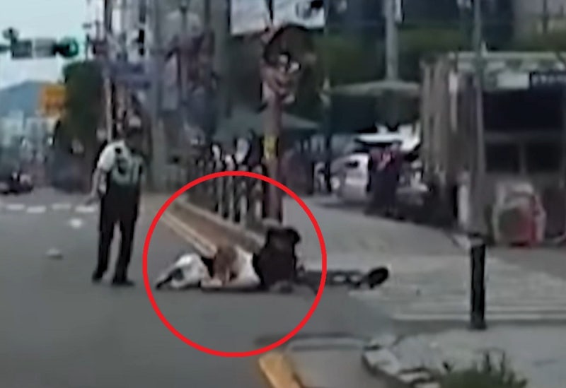 ‘무면허 킥보드’ 10대, 경찰이 팔 낚아채 뇌출혈…“과잉단속 고소”