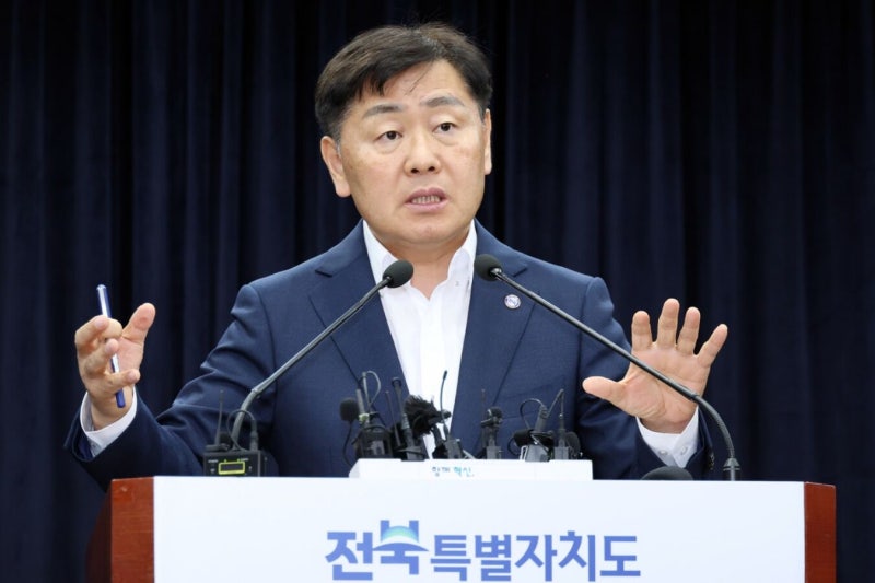 세 번째 무산된 ‘<b>완주</b>군민과의 대화’…김관영 전북도지사, 시군<b>통합</b> ...