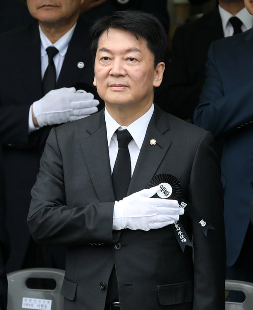 <b>안철수</b> “李, 장관급에 <b>김경수</b> 지명…‘<b>러브버그</b>’처럼 전과자끼리 붙나...