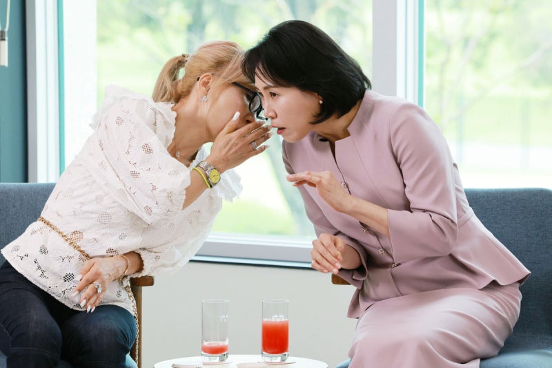 “나 떨려, 손 줘봐봐”…<b>조수미</b>, <b>김혜경 여사</b>와 무슨 사이?