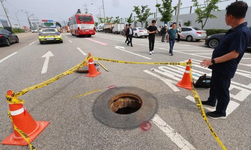 ‘<b>인천 맨홀</b> 사망사고’ 일용직 근로자… 국과수 “<b>가스 중독</b>사 추정”