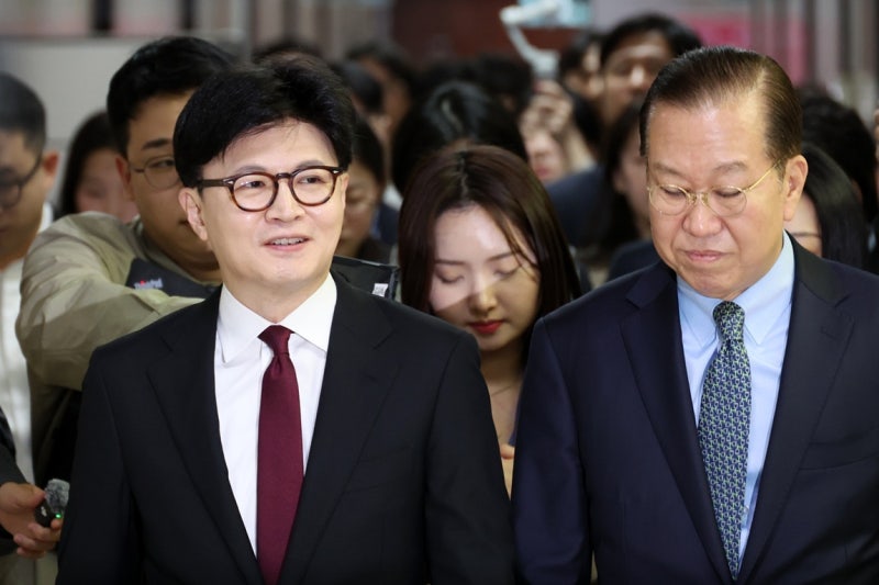 <b>권영세</b> “대선 방해” vs <b>한동훈</b> “쇄신 장애” 충돌