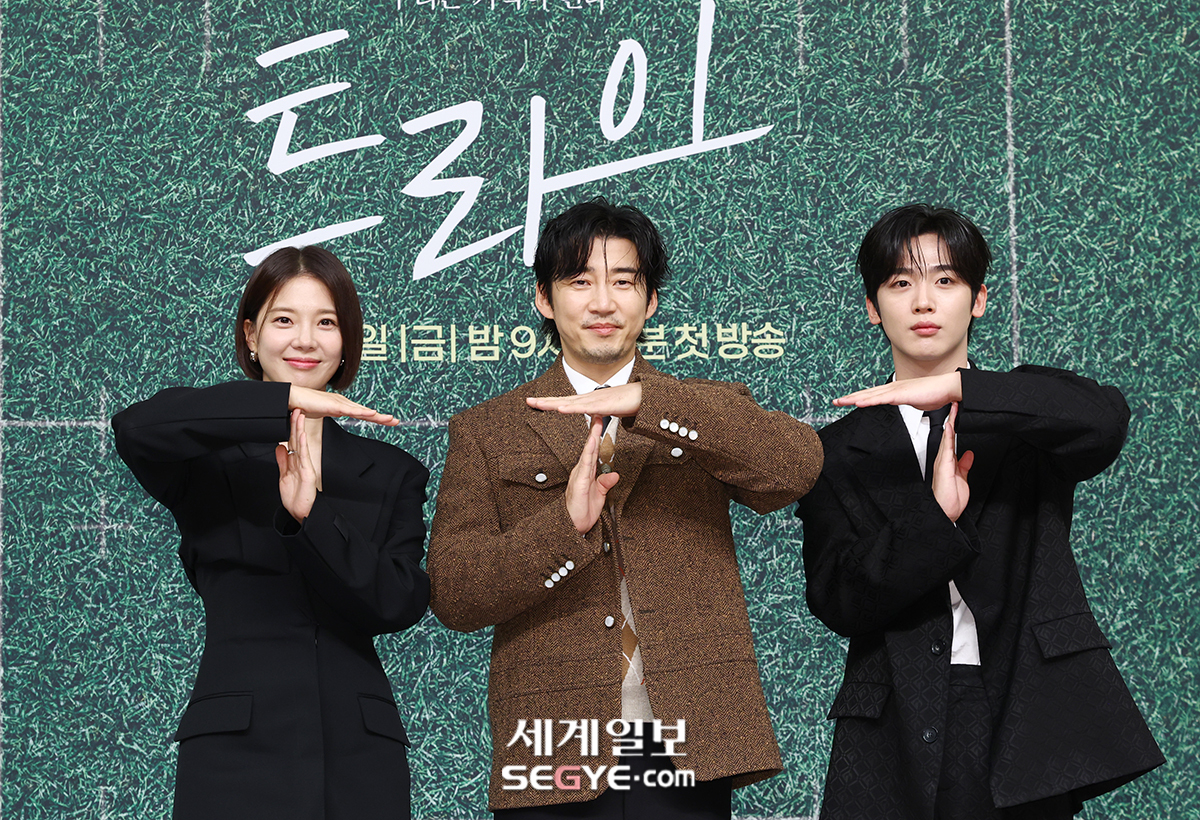 [포토] 임세미-<b>윤계상</b>-김요한 '<b>트라이</b>'
