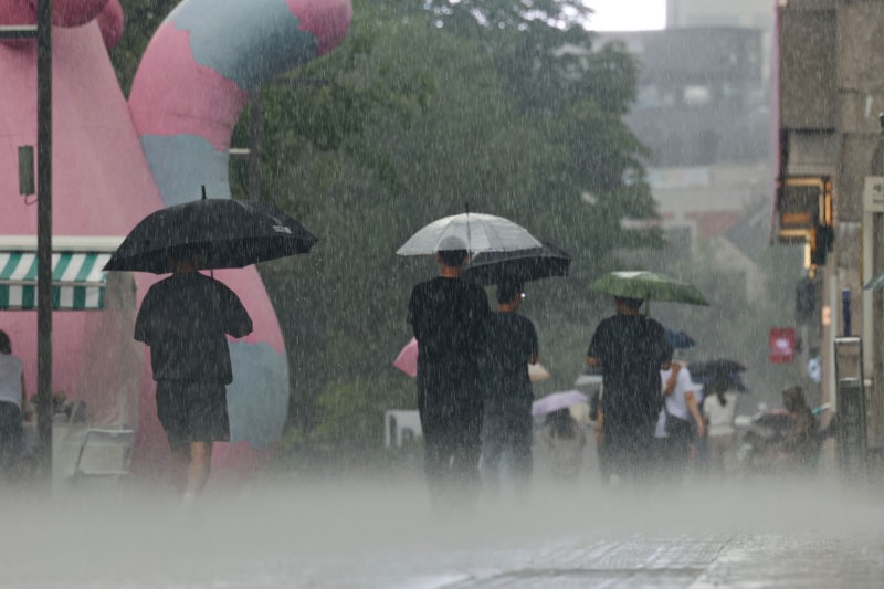 <b>서울</b> 곳곳에 <b>호우주의보</b>…하천 29곳·증산교 하부도로 통제