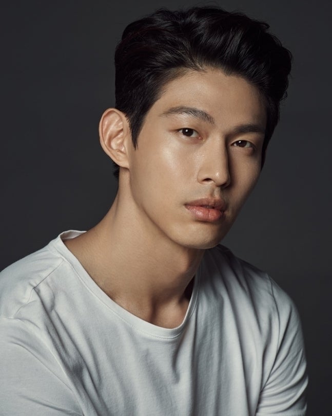 UN 출신 최정원, 흉기 들고 여성 집에…‘<b>스토킹 혐의</b>’ 수사 중