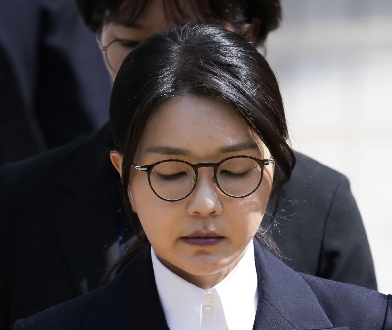 “내가 죽어야 <b>남편</b> 살길 열릴까”…김건희 여사 심경 전한 <b>신평</b>