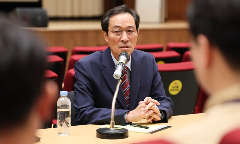 <b>대통령</b>실 “공공기관장, <b>대통령 임기</b>와 같게 해야”