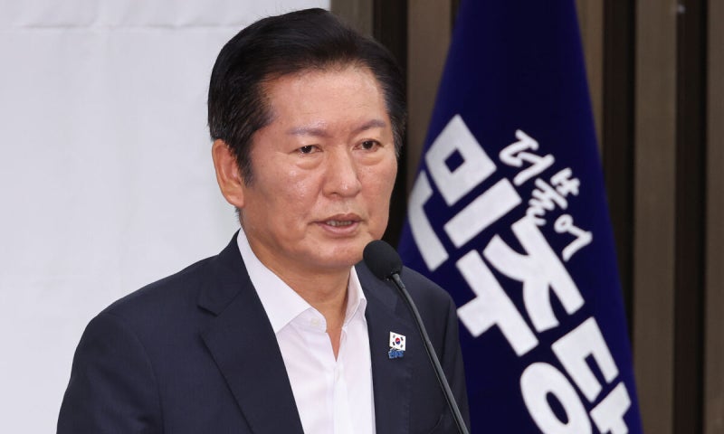 <b>정청래</b>, <b>김문수</b> ‘美대사관저 수류탄’ <b>발언</b>에 “정정·사과 없으면 법...