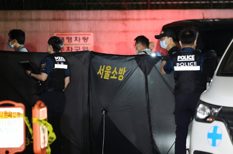 <b>강서구</b> 오피스텔서 40대·20대 <b>모녀</b> 3명 <b>추락사</b>…경찰 “타살 혐의점 없...