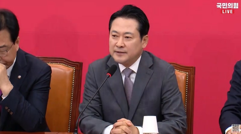 [속보] 野 <b>장동혁</b> “특견은 늘 주인을 물어뜯을 준비하고 있다”