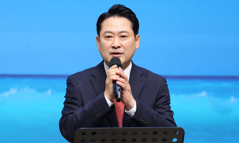 ‘탄핵 반대 주도’ <b>손현보</b> 교회 찾은 <b>장동혁</b>…“손 <b>목사</b> 구속은 종교탄...