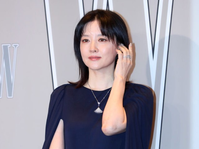 <b>이영애</b>, '<b>마약</b> 중독' 위험성 알려… "개인의 불행이 아냐"