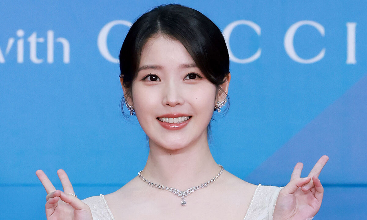 역시 ‘천사유’…<b>아이유</b>, <b>데뷔 17주년</b> 맞아 또 2억 <b>기부</b> “취약 계층 지...