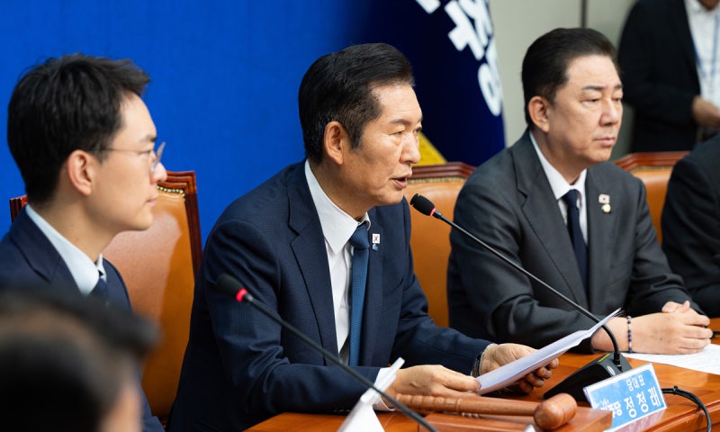與 정청래 “<b>조희대</b> 대법원장 향한 불신은 자업자득…결자해지하라”