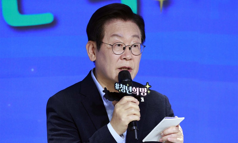 李 대통령, <b>청년</b>들 만나 “여러분은 아무 잘못 없다…기성<b>세대</b>들의 잘못...