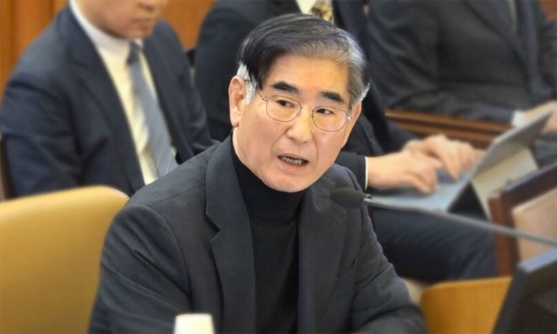 대법, ‘불법 구속’ 주장한 <b>김용현</b> 측 관할 이전 신청 <b>기각</b> …2일 <b>재판</b>...
