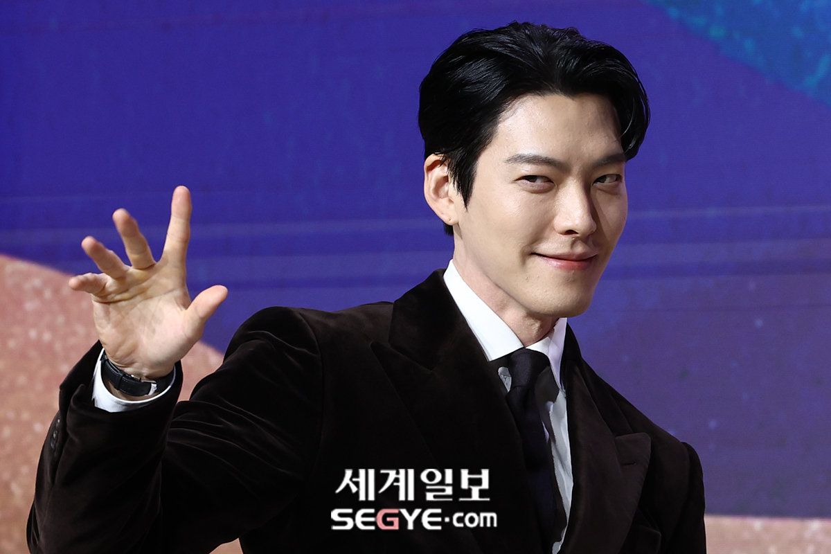 [포토] <b>김우빈</b> '<b>다 이루어질지니</b>'